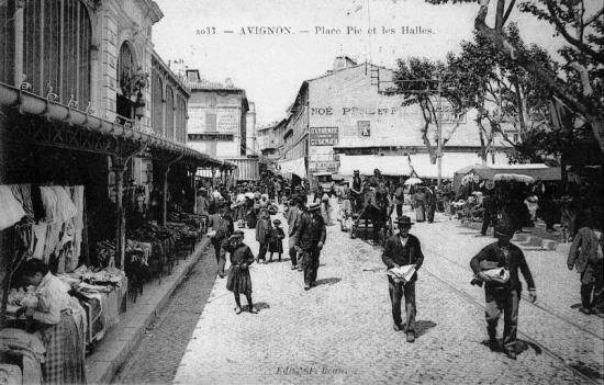 Devant les Halles